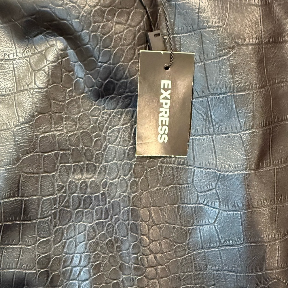 Express Faux Leather Croc Embossed Mini Skirt Side Zip Y2K Vibes Black Size 8 - Picture 4 of 9